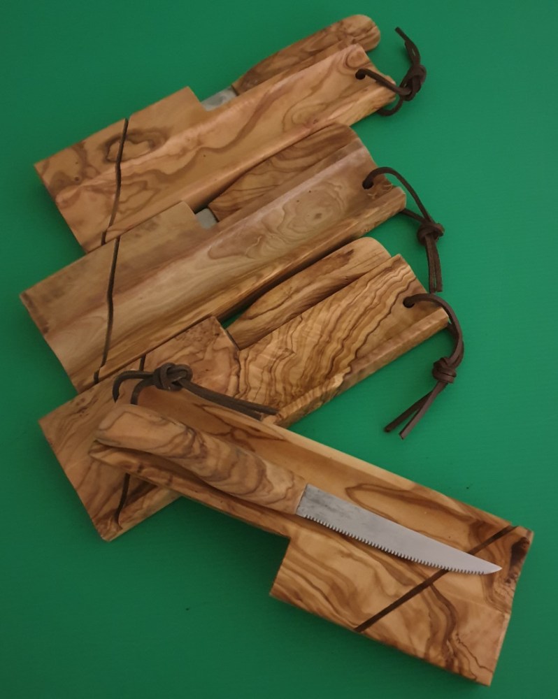 Coupe-saucisson-couteau-bois-olivier